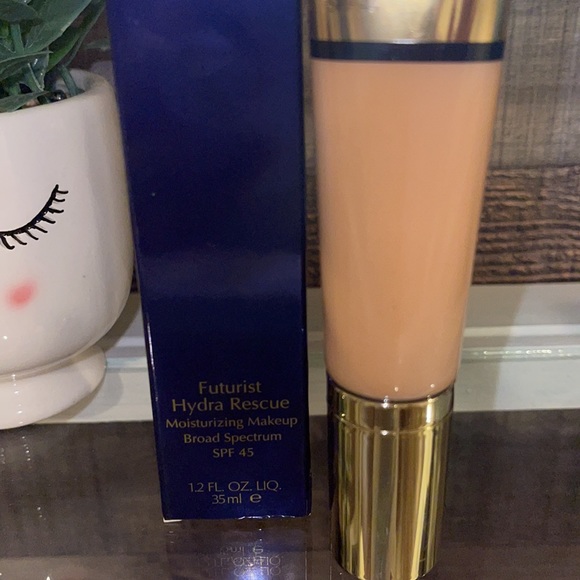 ❤️NEW!!❤️Estee Lauder Moisturizing Makeup w/ SPF45 - Picture 5 of 10